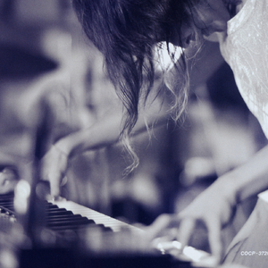 国产亲妺妺乱的性视频
